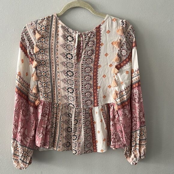 American Eagle Women’s Small Boho Chic Embroidered Tassel Detail top - Picture 4 of 10